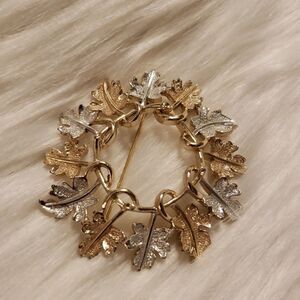 Vintage Sarah Coventry two tone leaf brooch